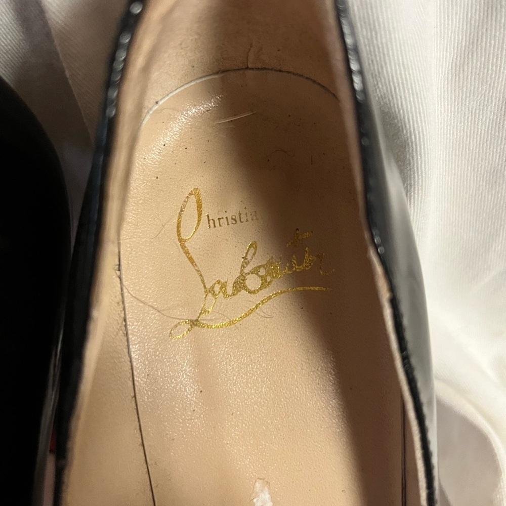 Christian Louboutin Black Patent
Rolando Pumps size 39 - Picture 10 of 10